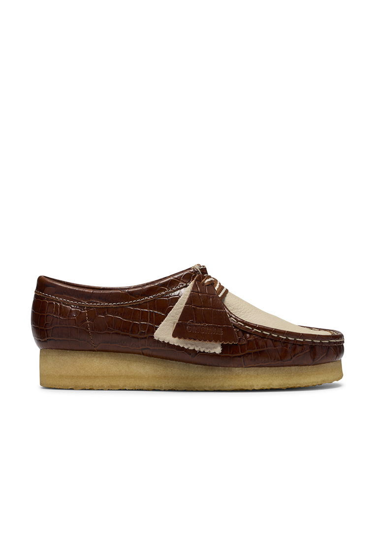 CLARKS Womens Wallabee. Shoes - Tan Interest