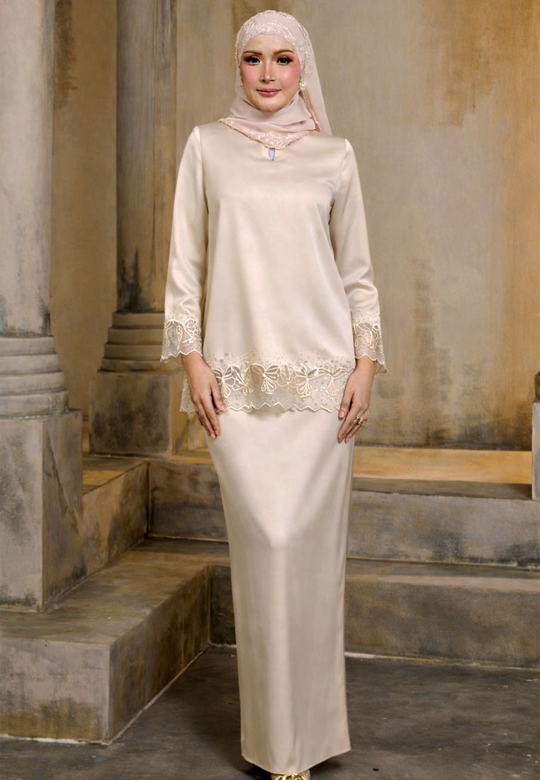 Era Maya Seraya Luxe Satin Sulam Baju Kurung Kedah Kipas Belakang in Champagne Gold