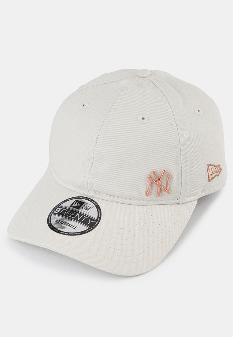 New Era 9Twenty Small New York Yankees Metal Badge