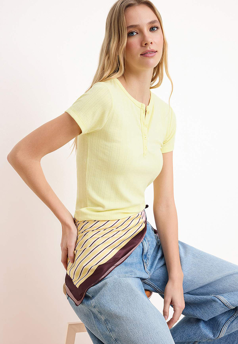 Trendyol Fitted/Bodycon Short Sleeve Report Knitted Top