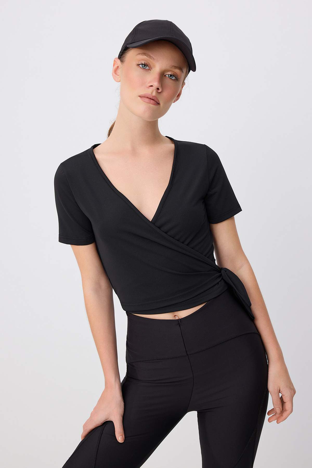 Trendyol Black Micro Tied Double Breasted Crop Knitted Sports Blouse/Bolero Thmss26Bz00009